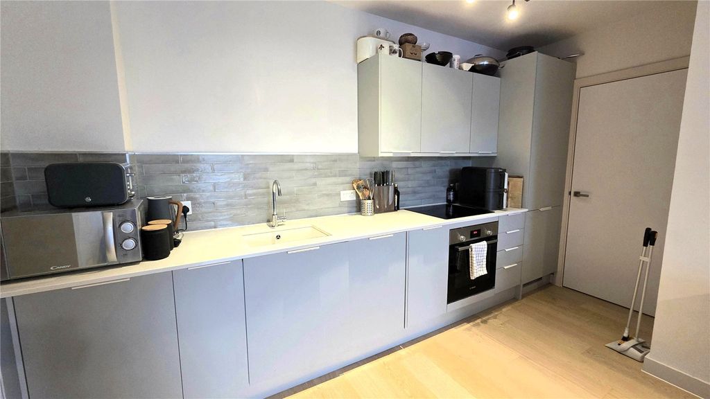 Property photo 3 of 9 Kitchen