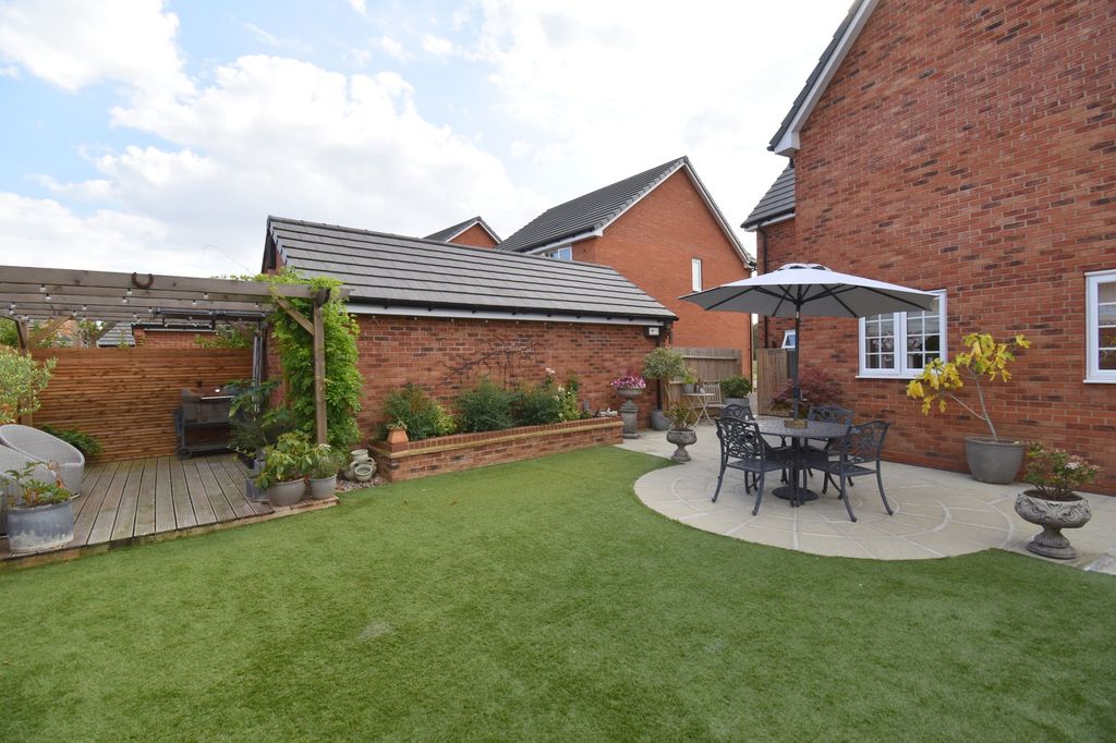 Property photo 2 of 31