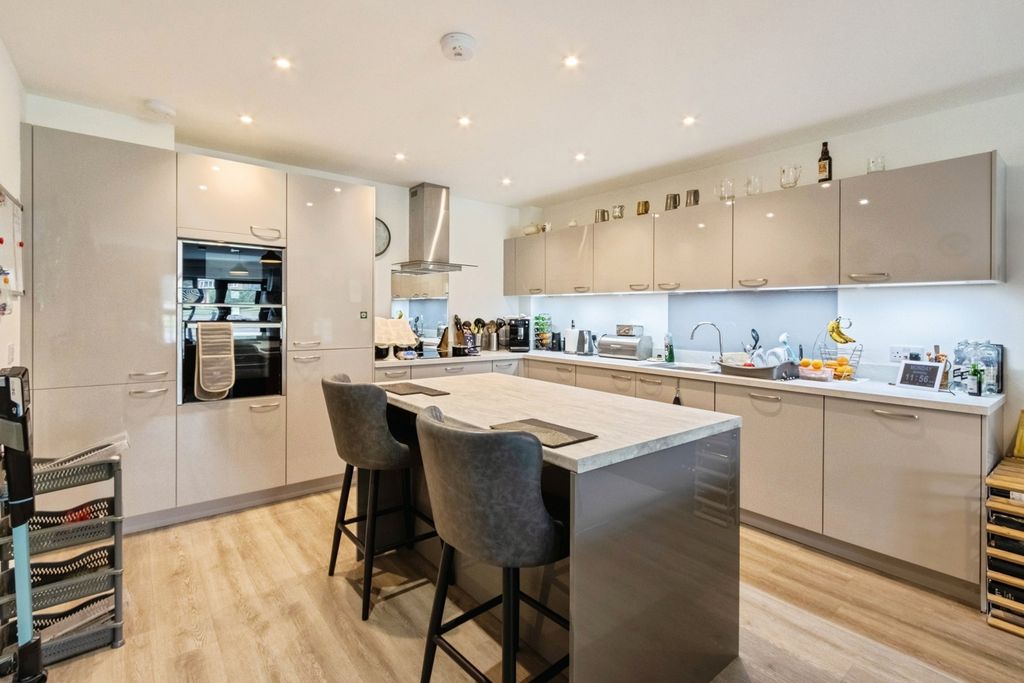 Property photo 2 of 16 Pbox-Img.Jpg