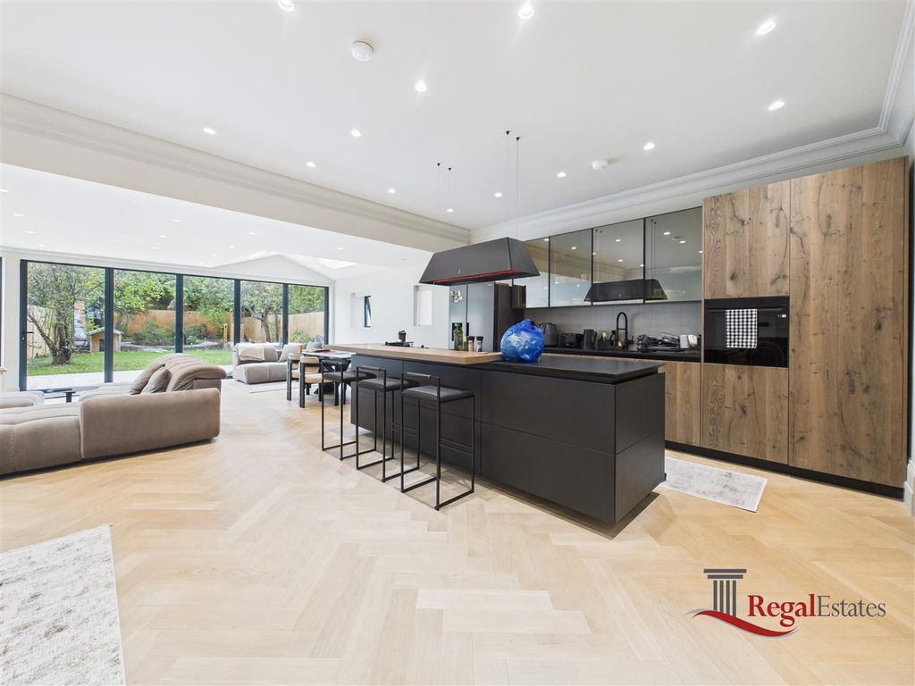 Property photo 2 of 23 Cam02489G0-Pr0209-Still004.Jpg