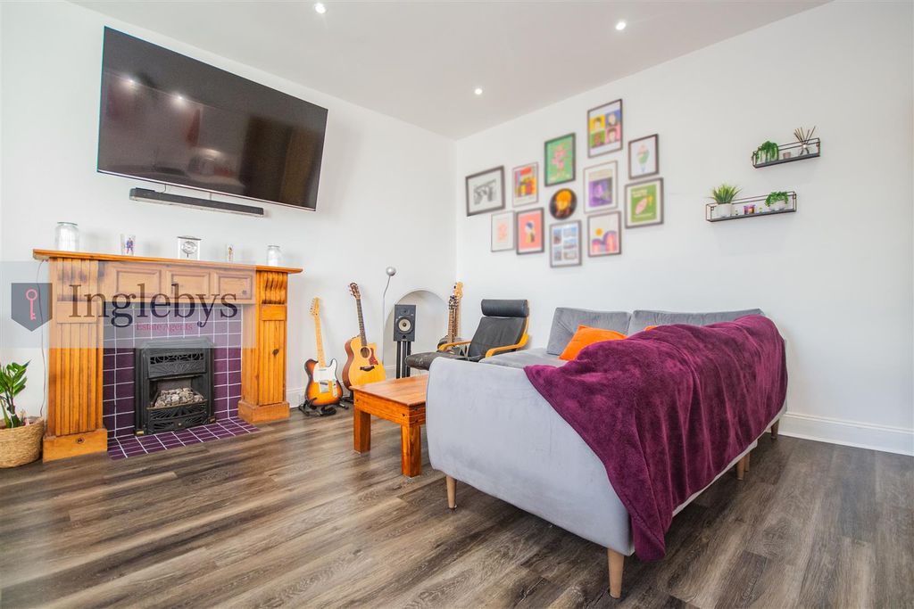 Property photo 3 of 26