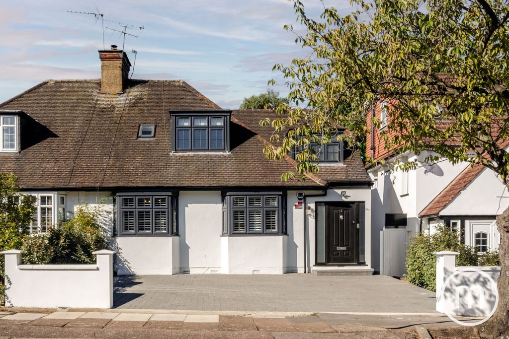 Property photo 2 of 18 4474604