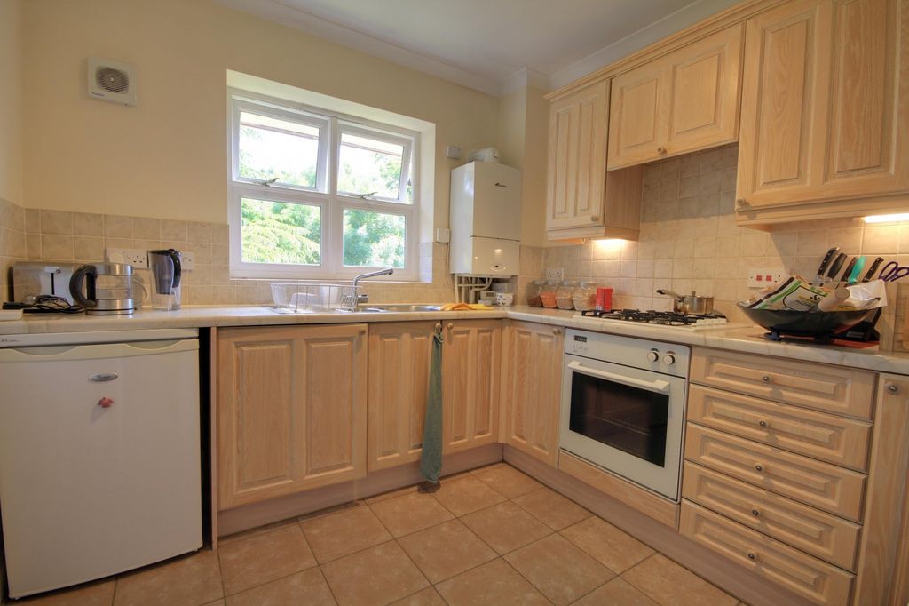 Property photo 3 of 7 Kitchen