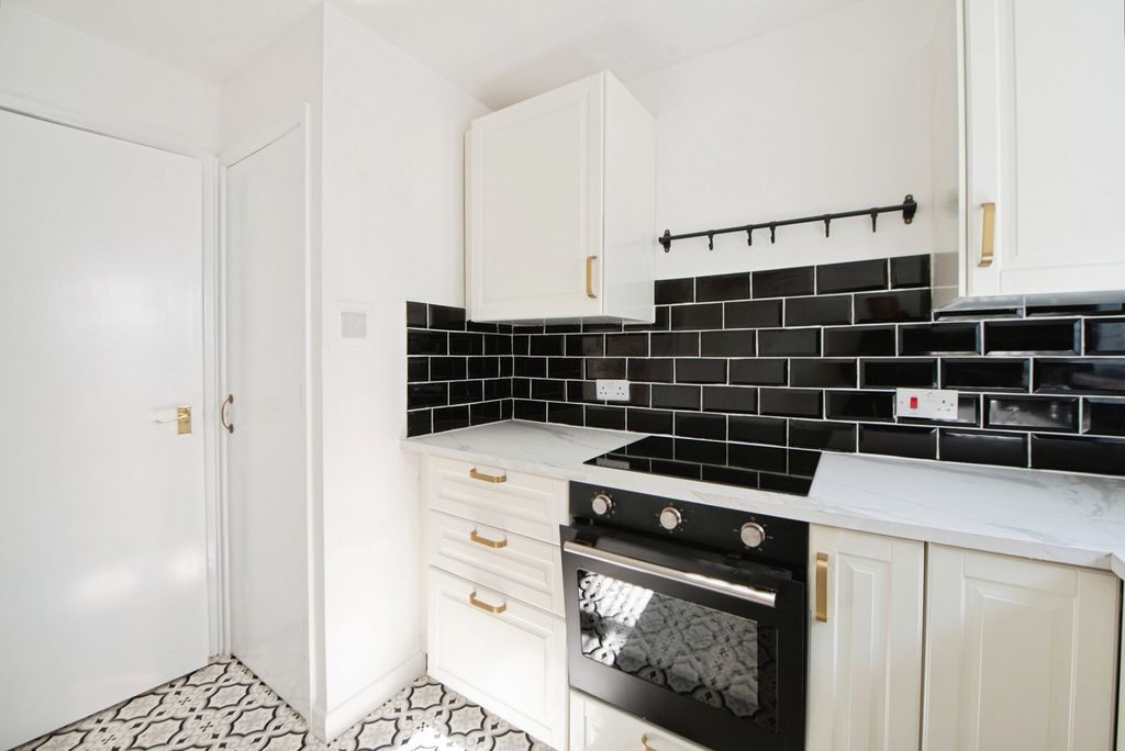 Property photo 3 of 11 Pbox-Img.Jpg
