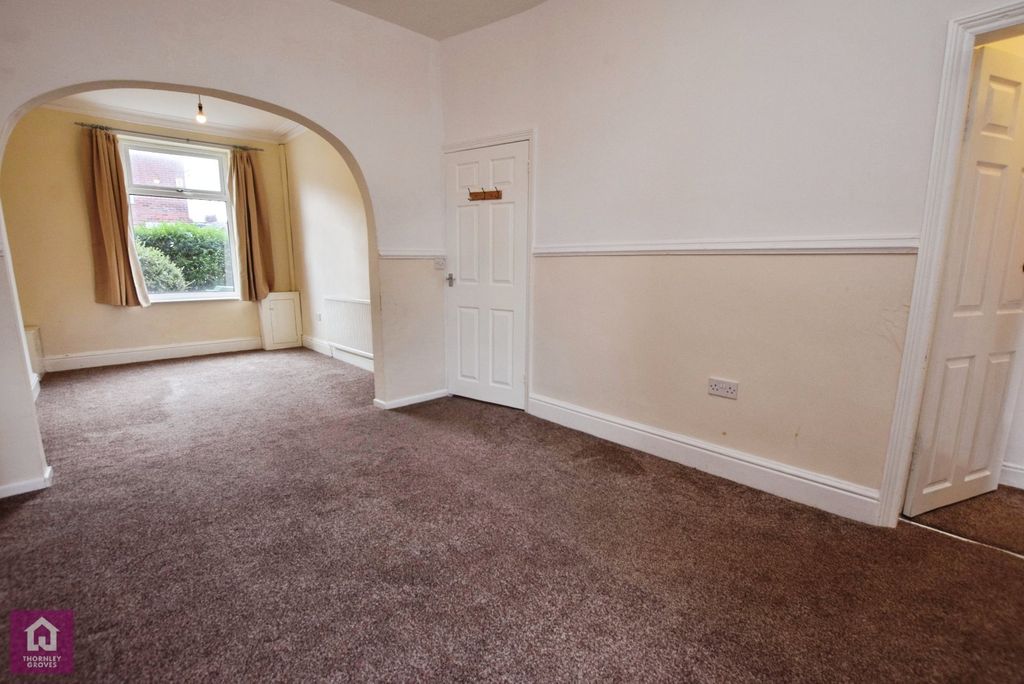 Property photo 2 of 13 Living/Dining Room