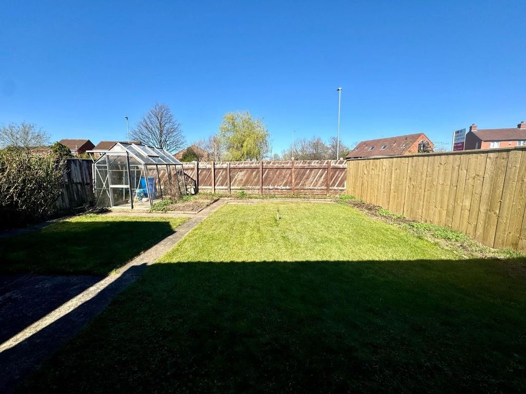 Property photo 2 of 11 Garden