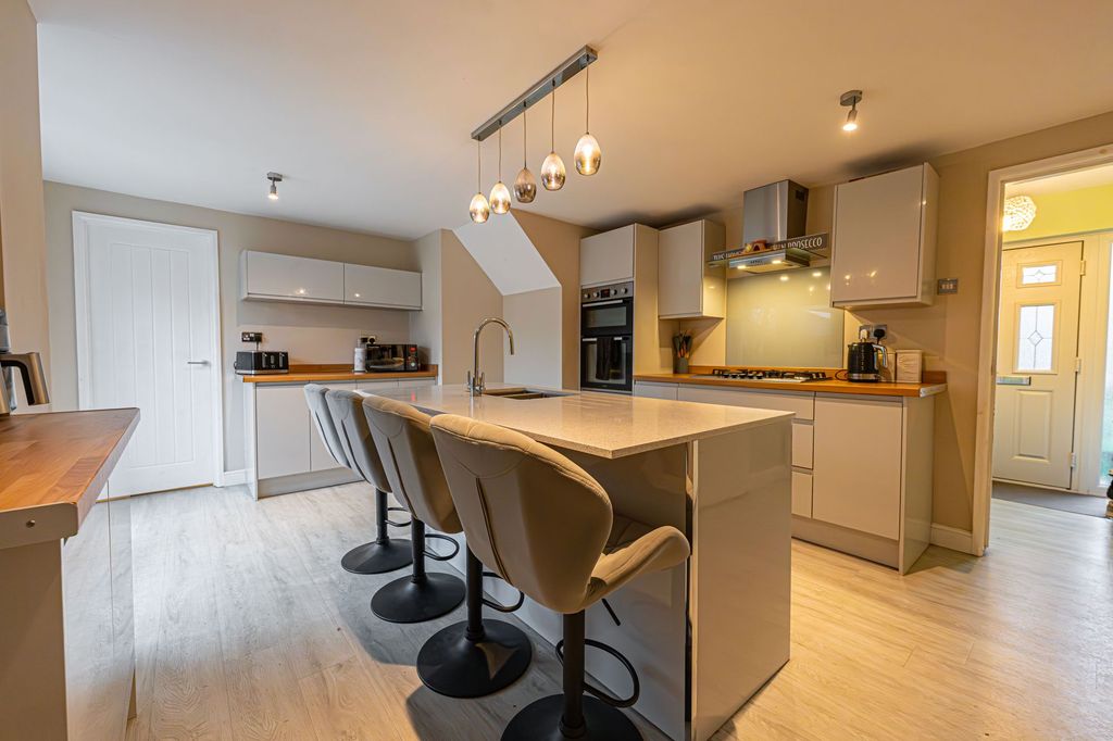 Property photo 1 of 37