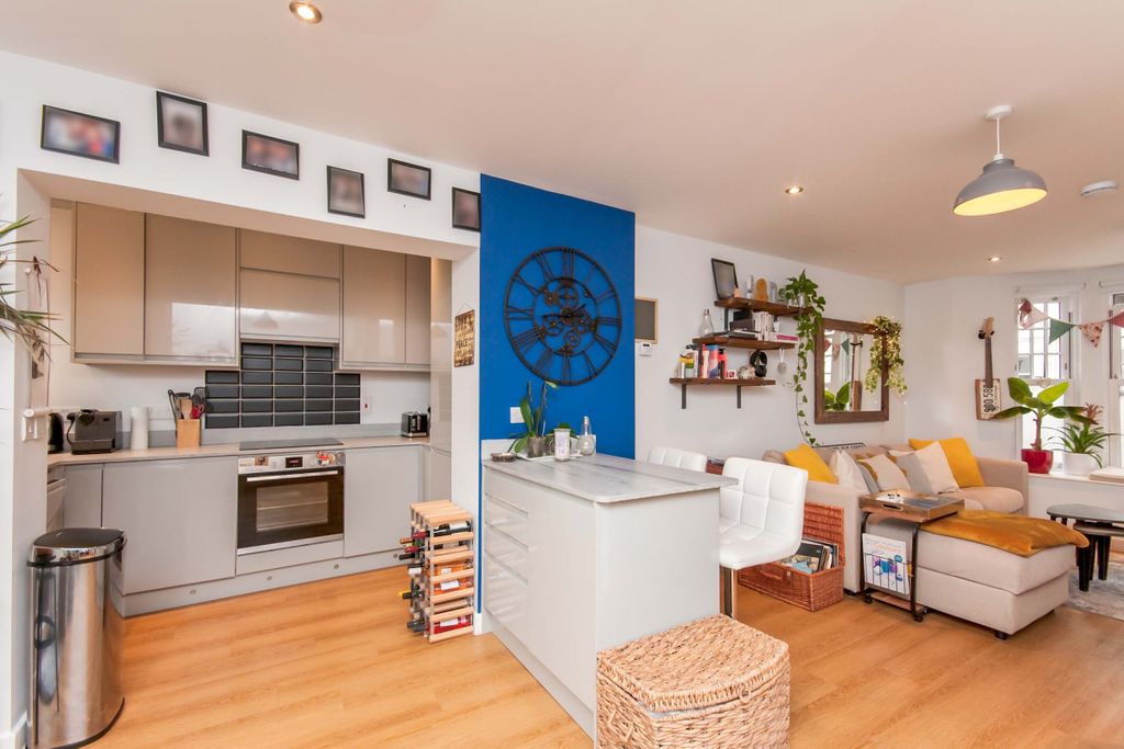 Property photo 1 of 8 Kitchen