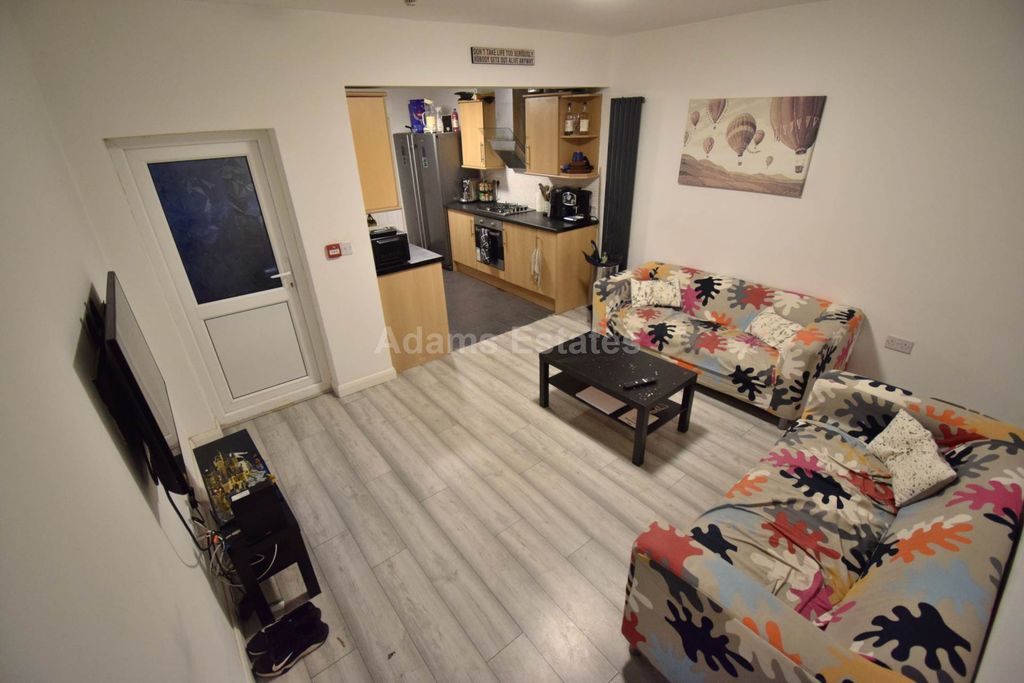 Property photo 3 of 11