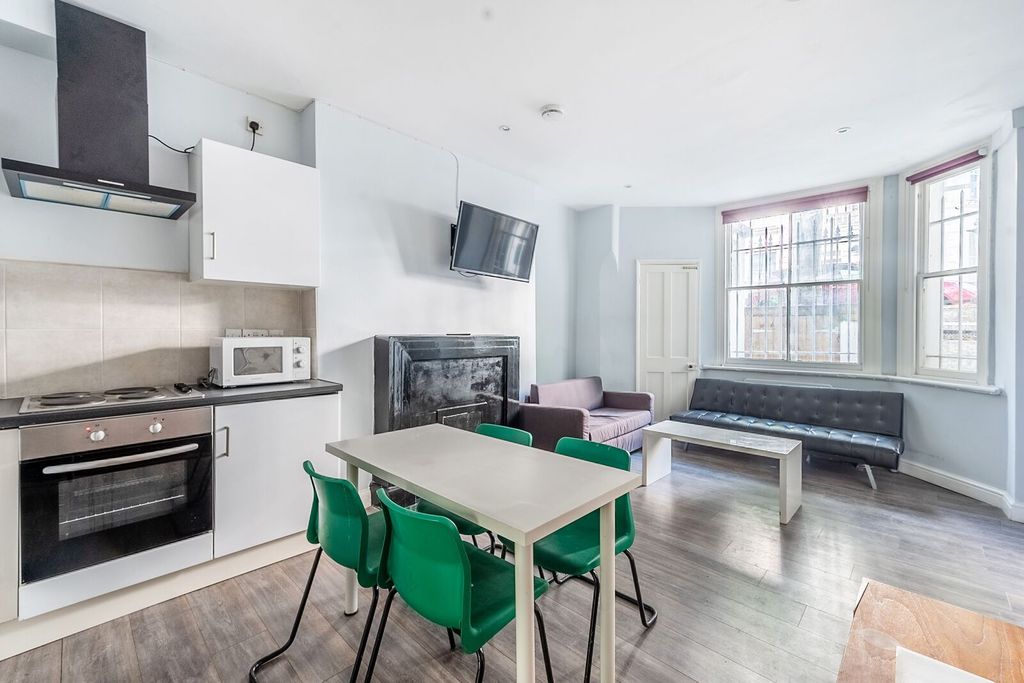 Property photo 1 of 5