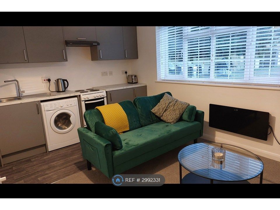 Property photo 2 of 11 Living Space