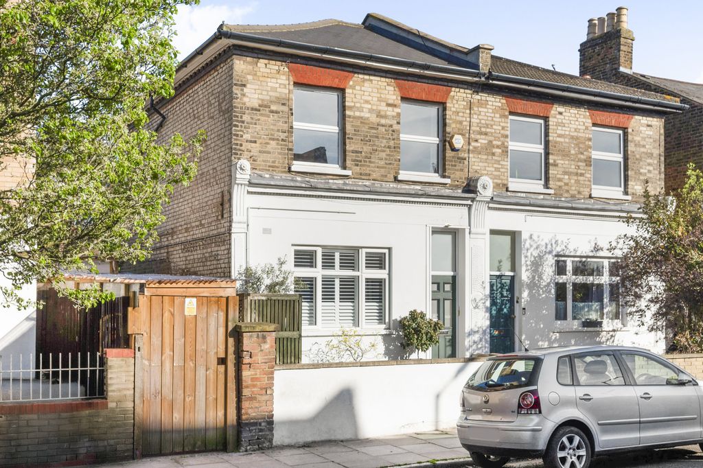 Property photo 1 of 11