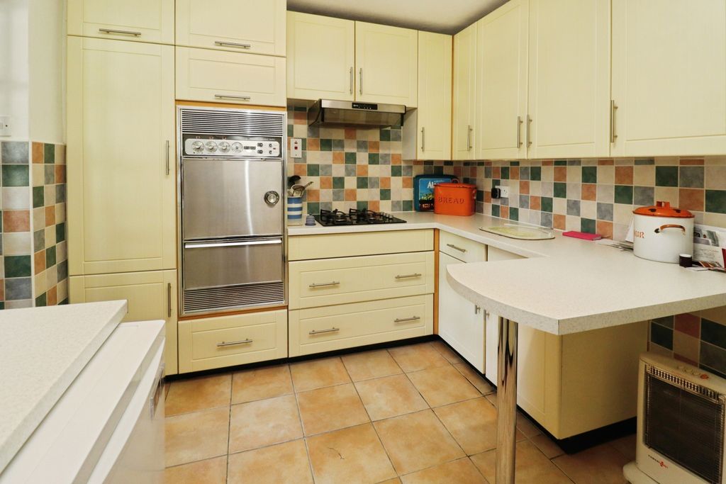 Property photo 2 of 19
