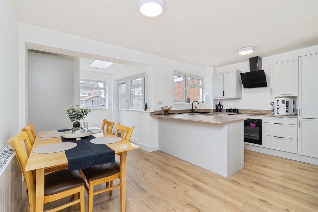 Property photo 2 of 30