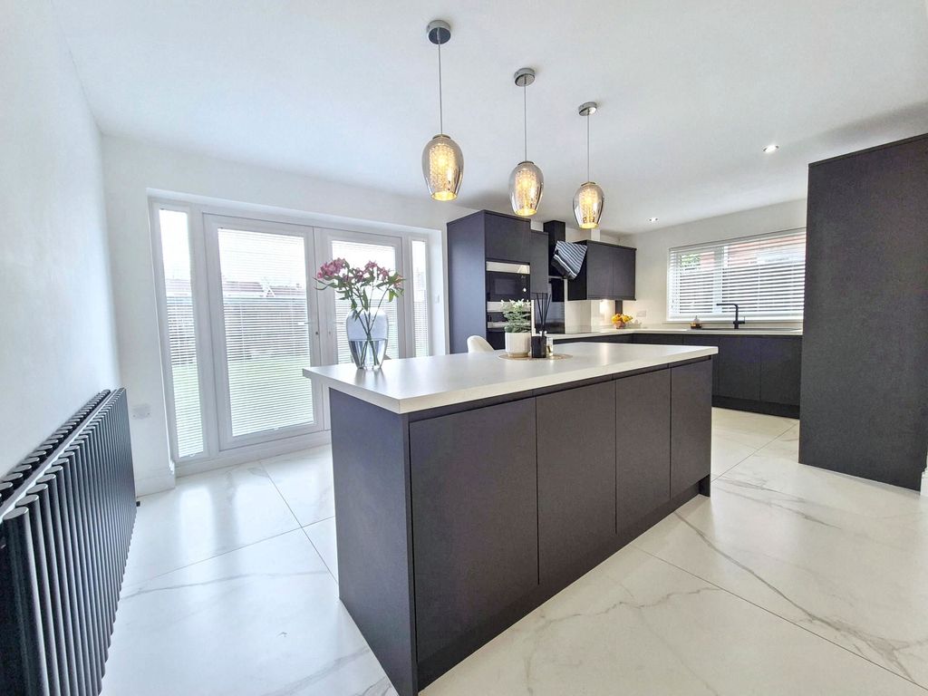 Property photo 3 of 28