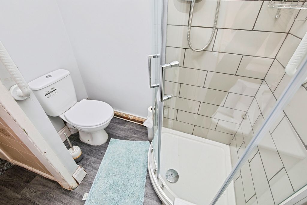 Property photo 3 of 17 Shower Room