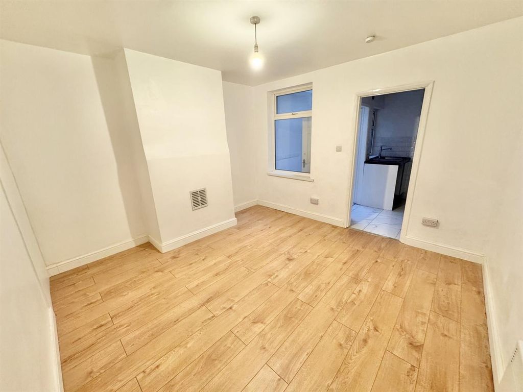 Property photo 3 of 7 F59Ed290-d14B-42E9-B252-2324644394B1.Jpeg