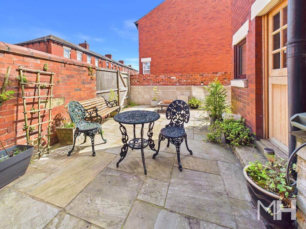 Property photo 2 of 19 Terrace / Patio