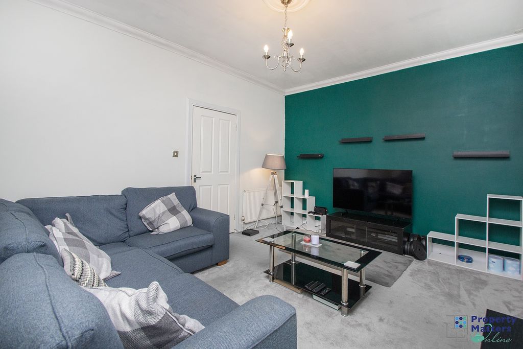 Property photo 1 of 11 2 Bedroom Upper Flat