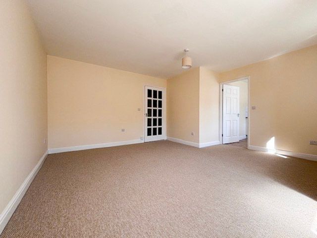 Property photo 2 of 12 Lounge