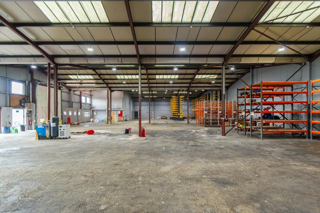 Property photo 3 of 8 3.Jpg