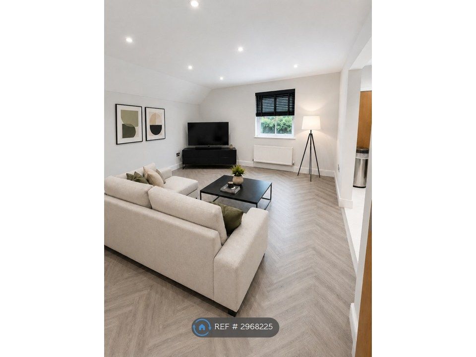 Property photo 1 of 8 Large Open-Plan Living Area