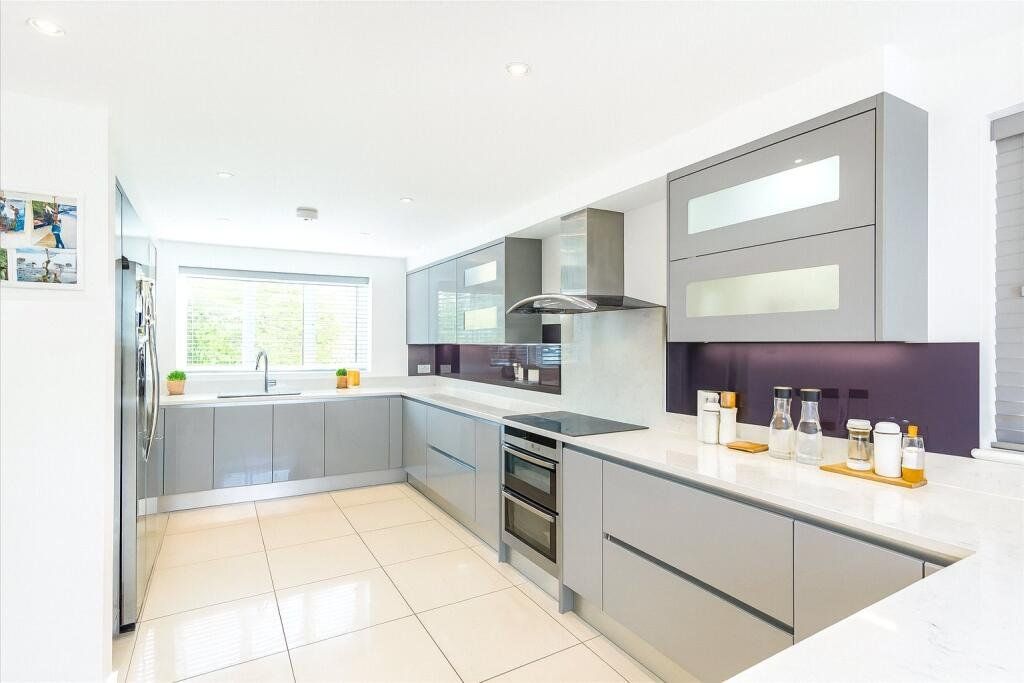 Property photo 2 of 15 Kitchen