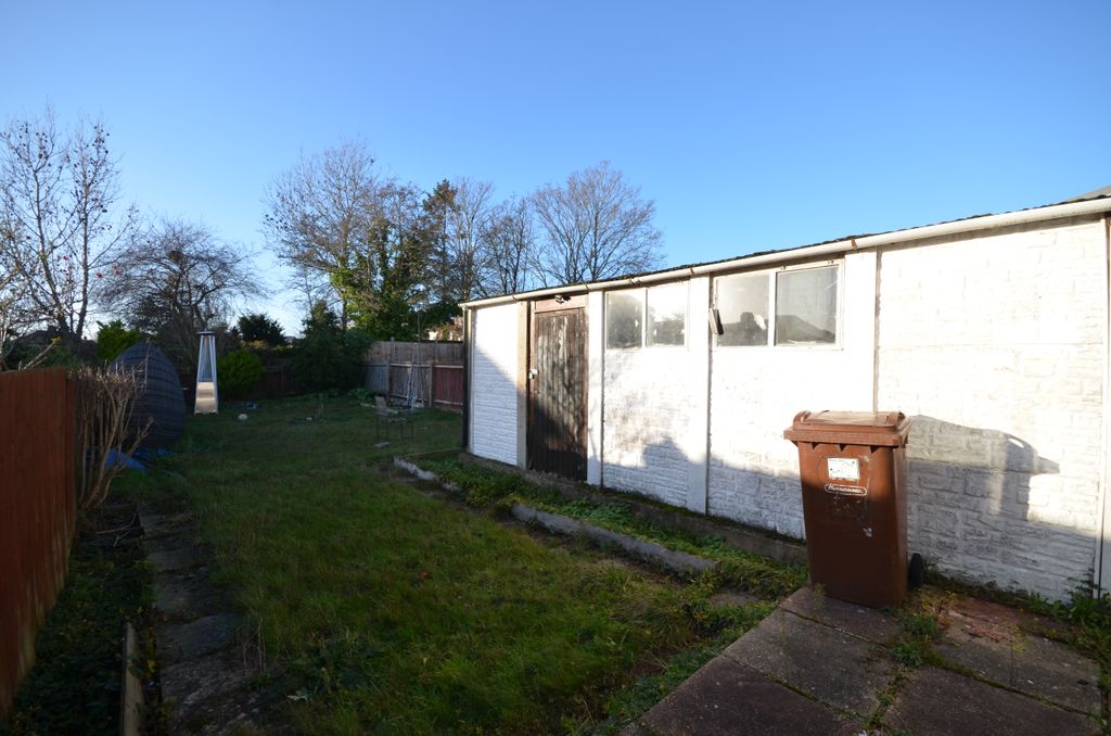 Property photo 3 of 12 91 Kingshill Drive, Harrow Ha3 8Qq