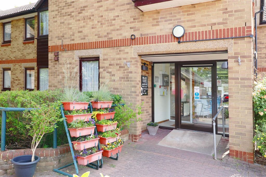 Property photo 2 of 15 Entrance