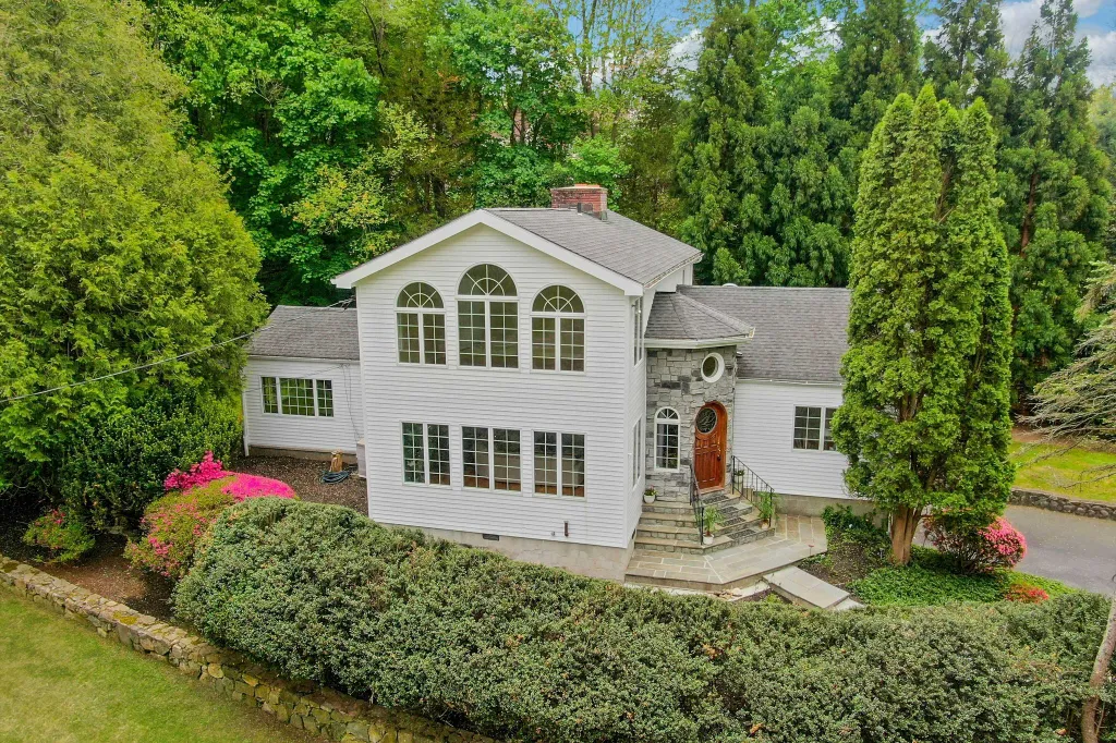 Property photo 1 of 25