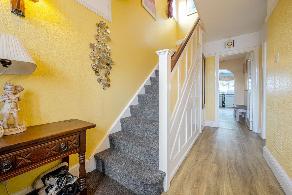 Property photo 3 of 35