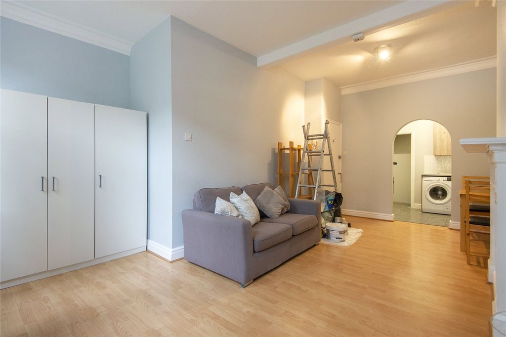 Property photo 3 of 6 Studio