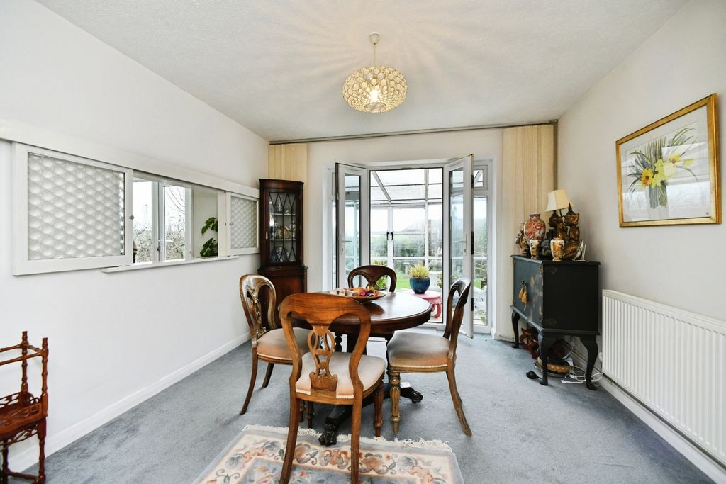 Property photo 3 of 21 Dining Area