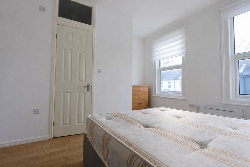 Property photo 3 of 7 Photo 5