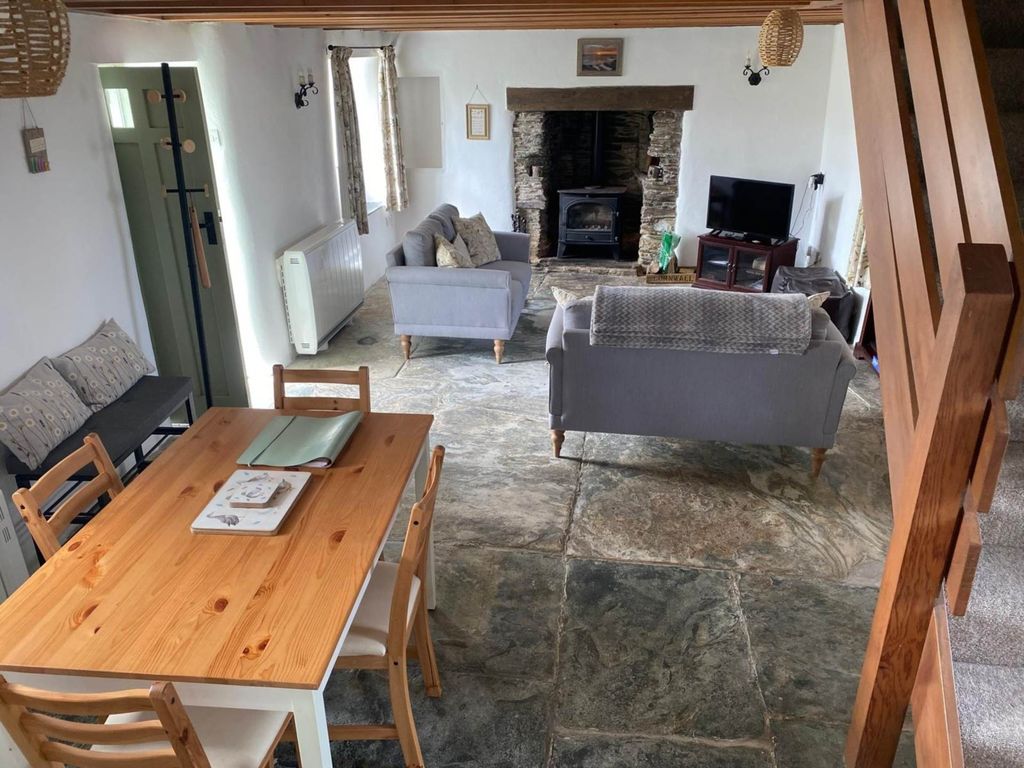 Property photo 3 of 11
