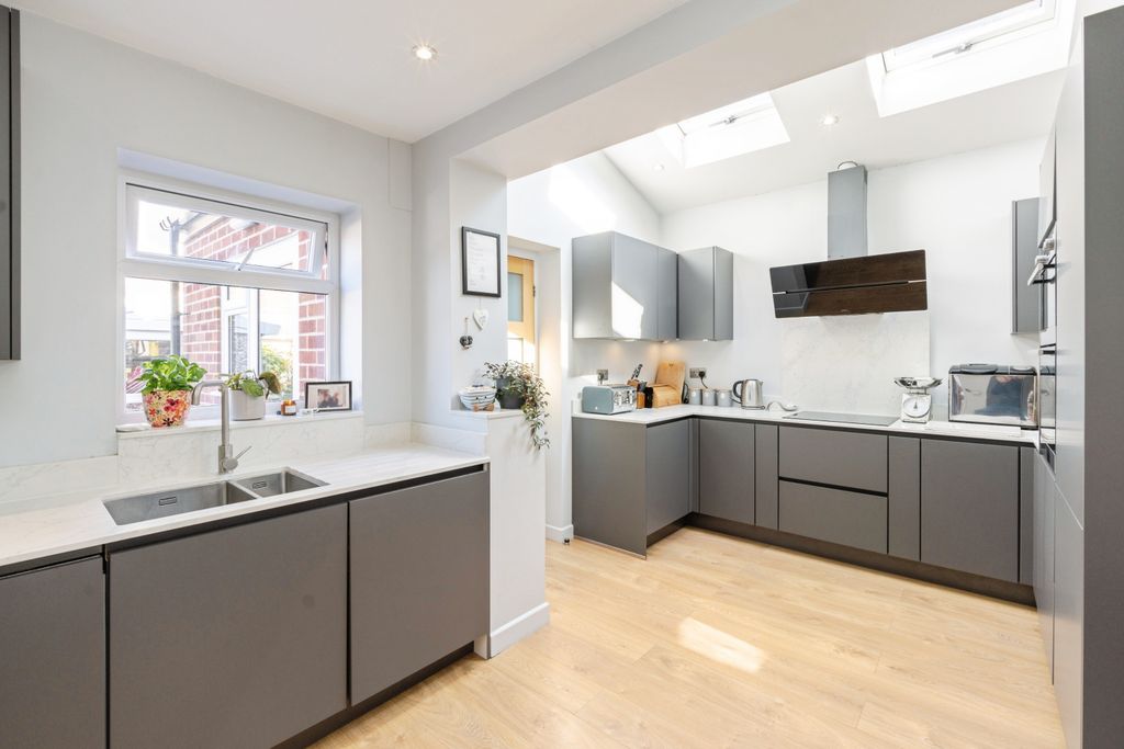 Property photo 3 of 15 Kitchen