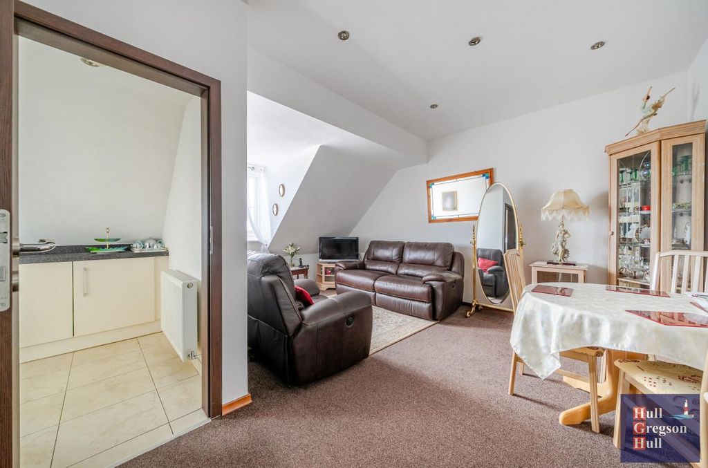 Property photo 2 of 15 47951E7A-3B81-4d66-bae0-4308F0dc4038.Jpg