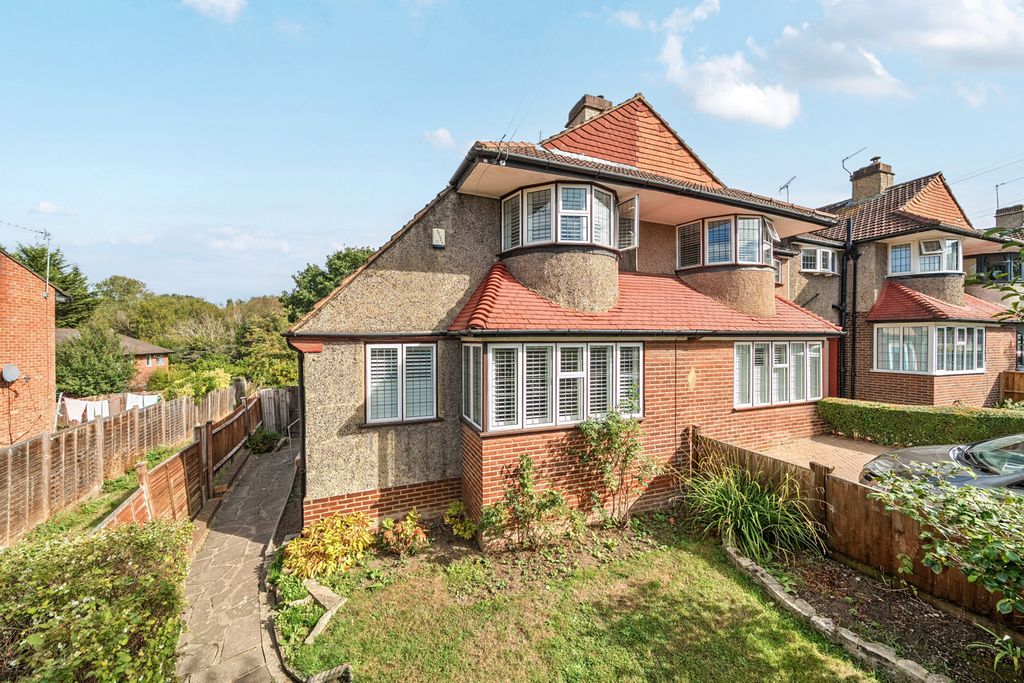 Property photo 1 of 23 1526001-2-6Abd01A...