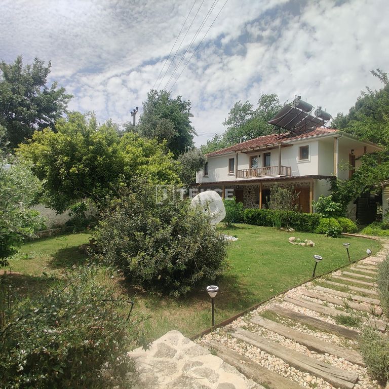 Property photo 2 of 34