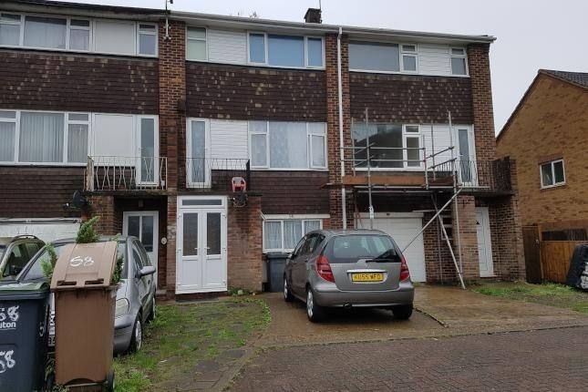 Property photo 1 of 11 Modern 1-Bed Flat With Spacious Garden In Luton