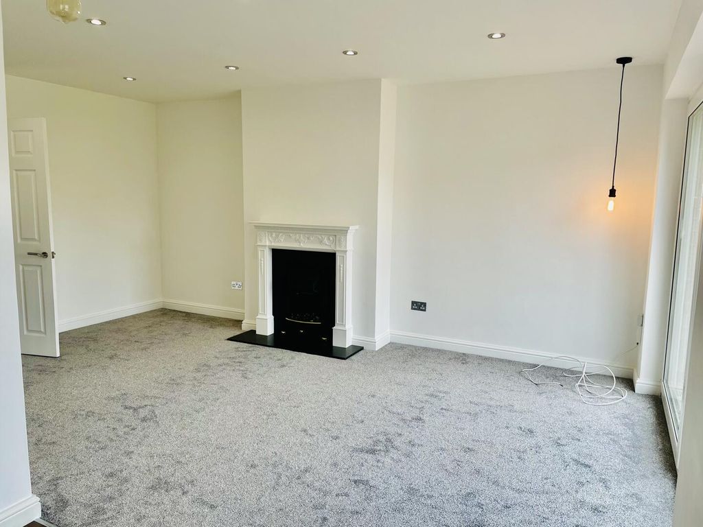 Property photo 3 of 14 Living Room