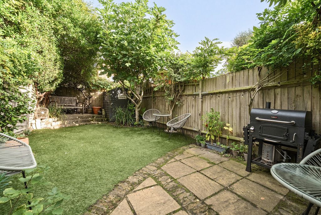 Property photo 3 of 14 Garden