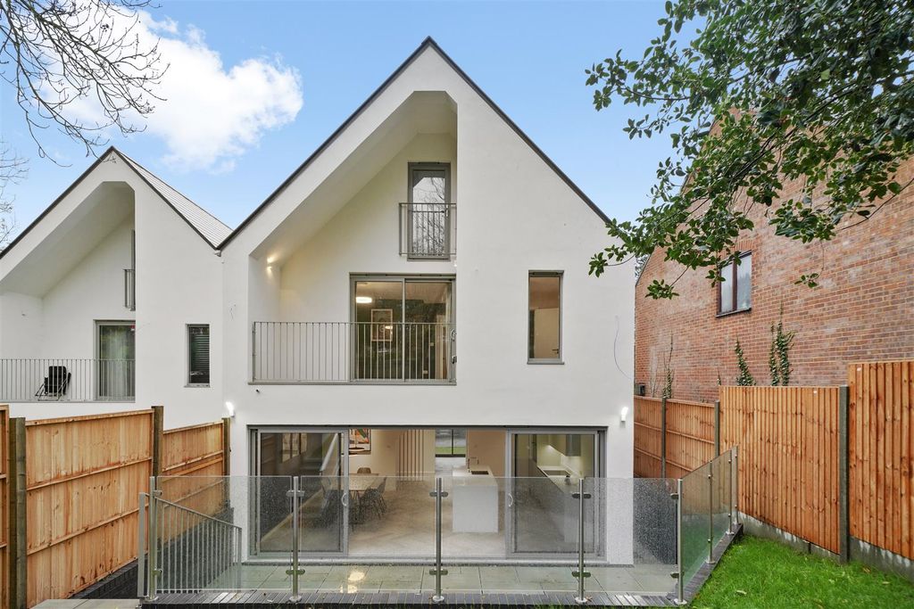 Property photo 1 of 17 1 Acorn Close - Vqjzdszmu8W9Bql6Pq1Q.Jpg