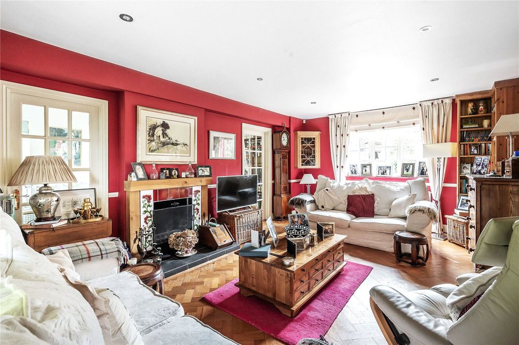 Property photo 3 of 28 House. Partnership