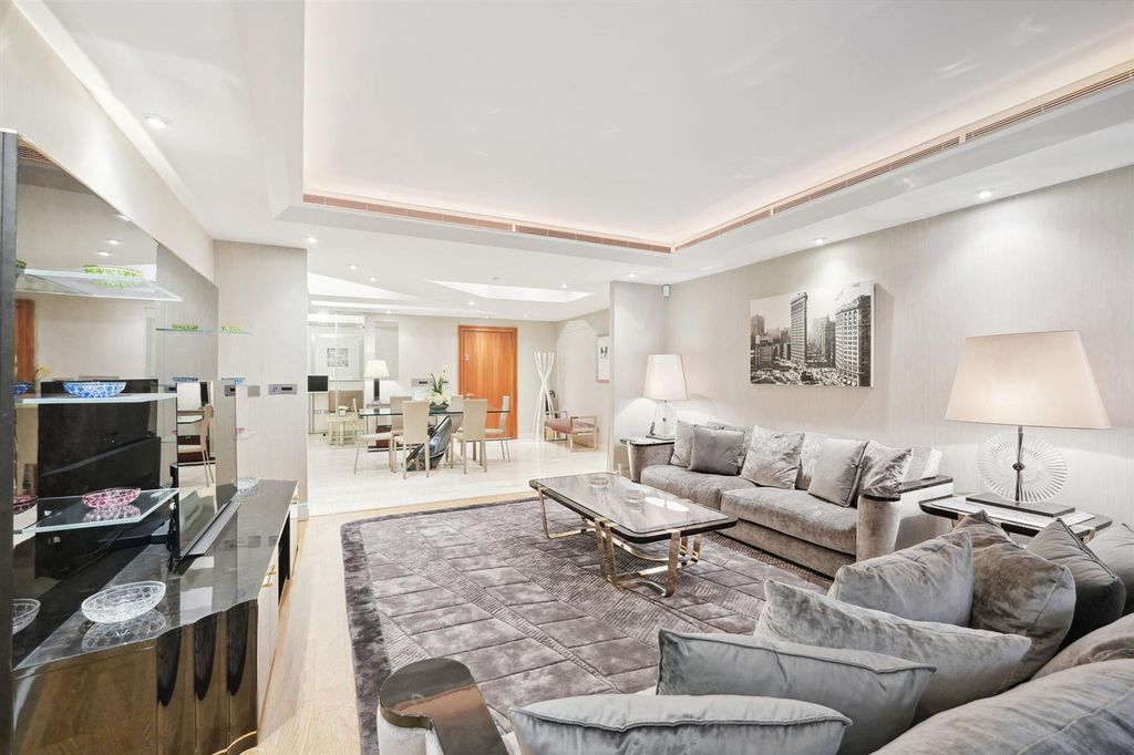 Property photo 3 of 24 Apartment 2.4 10, Lancelot Place (10).Jpg