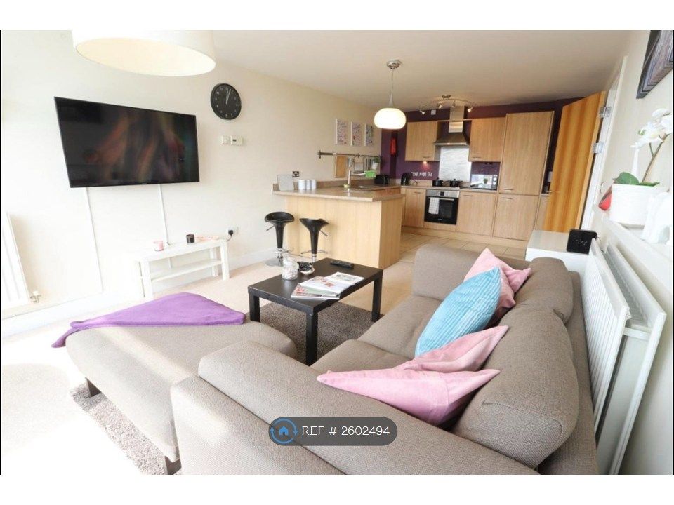 Property photo 1 of 7 Living Room