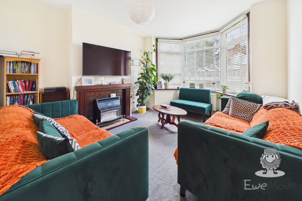 Property photo 2 of 12 3