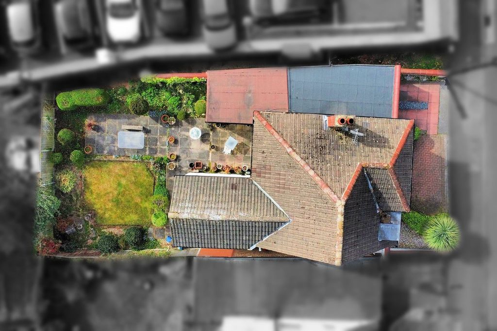 Property photo 2 of 21