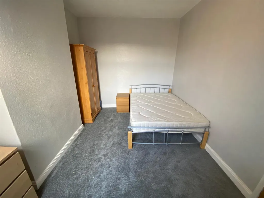 Apartment in Coventry, Earlsdon - View 3
