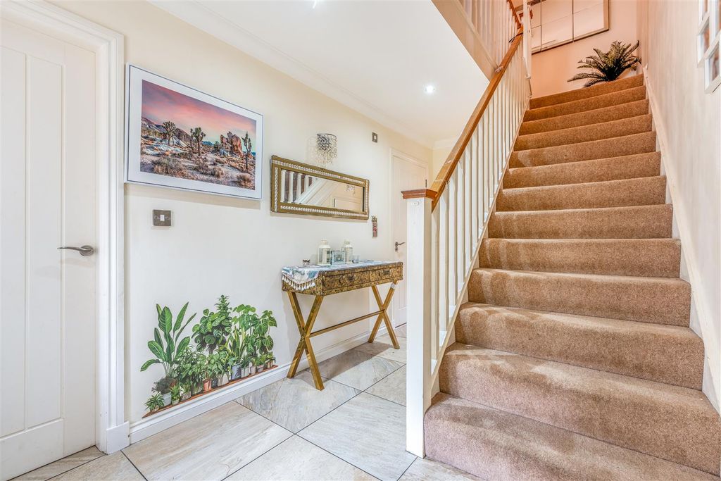 Property photo 3 of 33